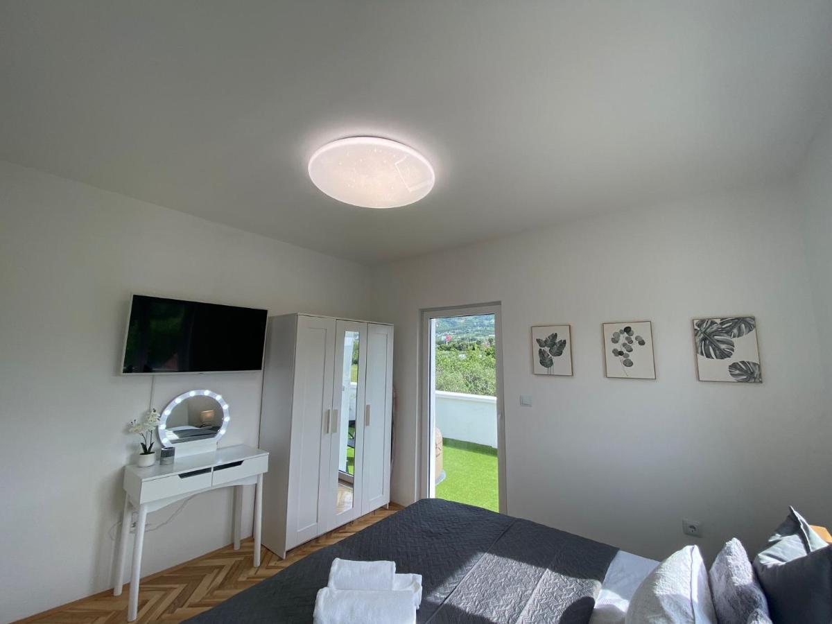 Apartment Milena Kastela Mit Whirlpool エクステリア 写真