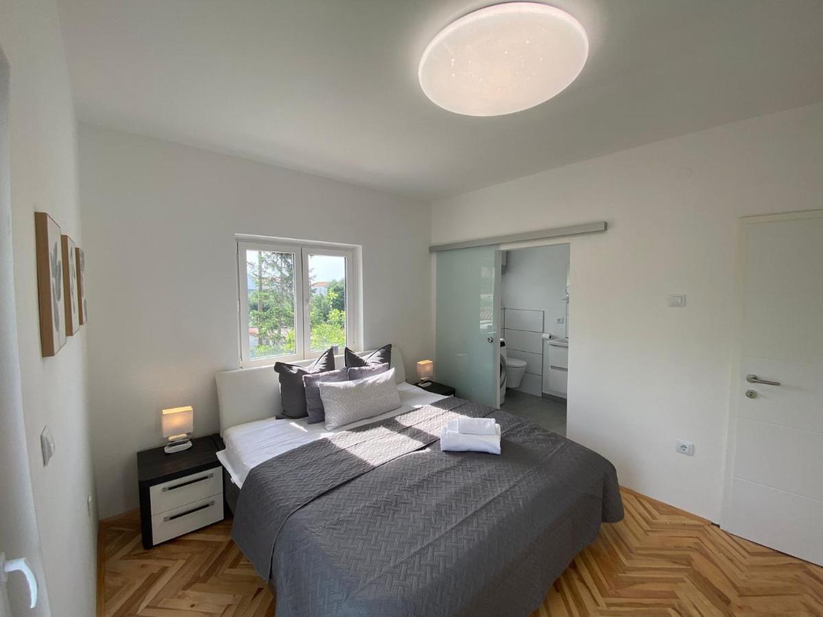 Apartment Milena Kastela Mit Whirlpool エクステリア 写真
