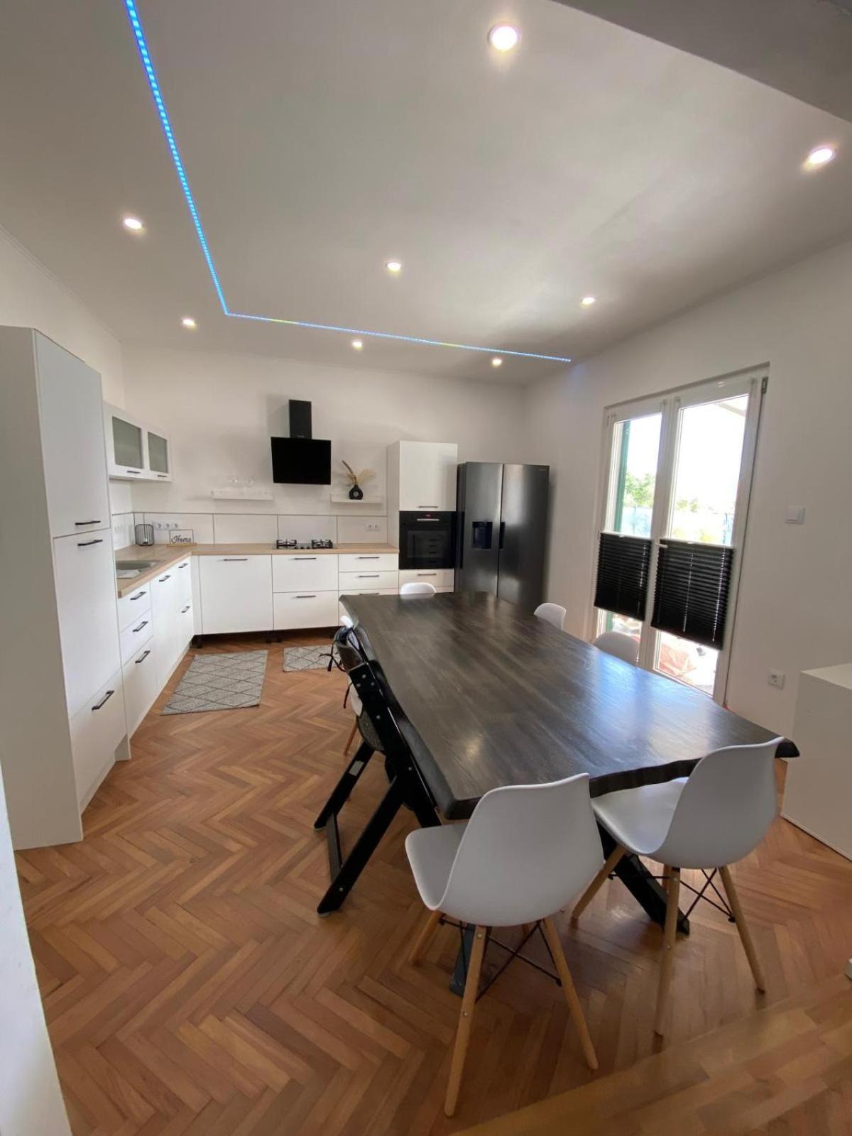 Apartment Milena Kastela Mit Whirlpool エクステリア 写真